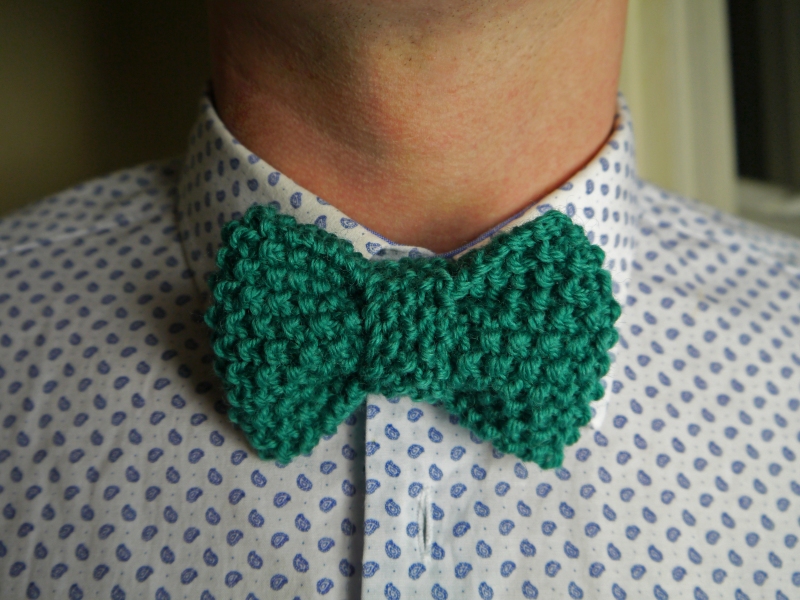 Bow tie knitting pattern by Julie And The Knits