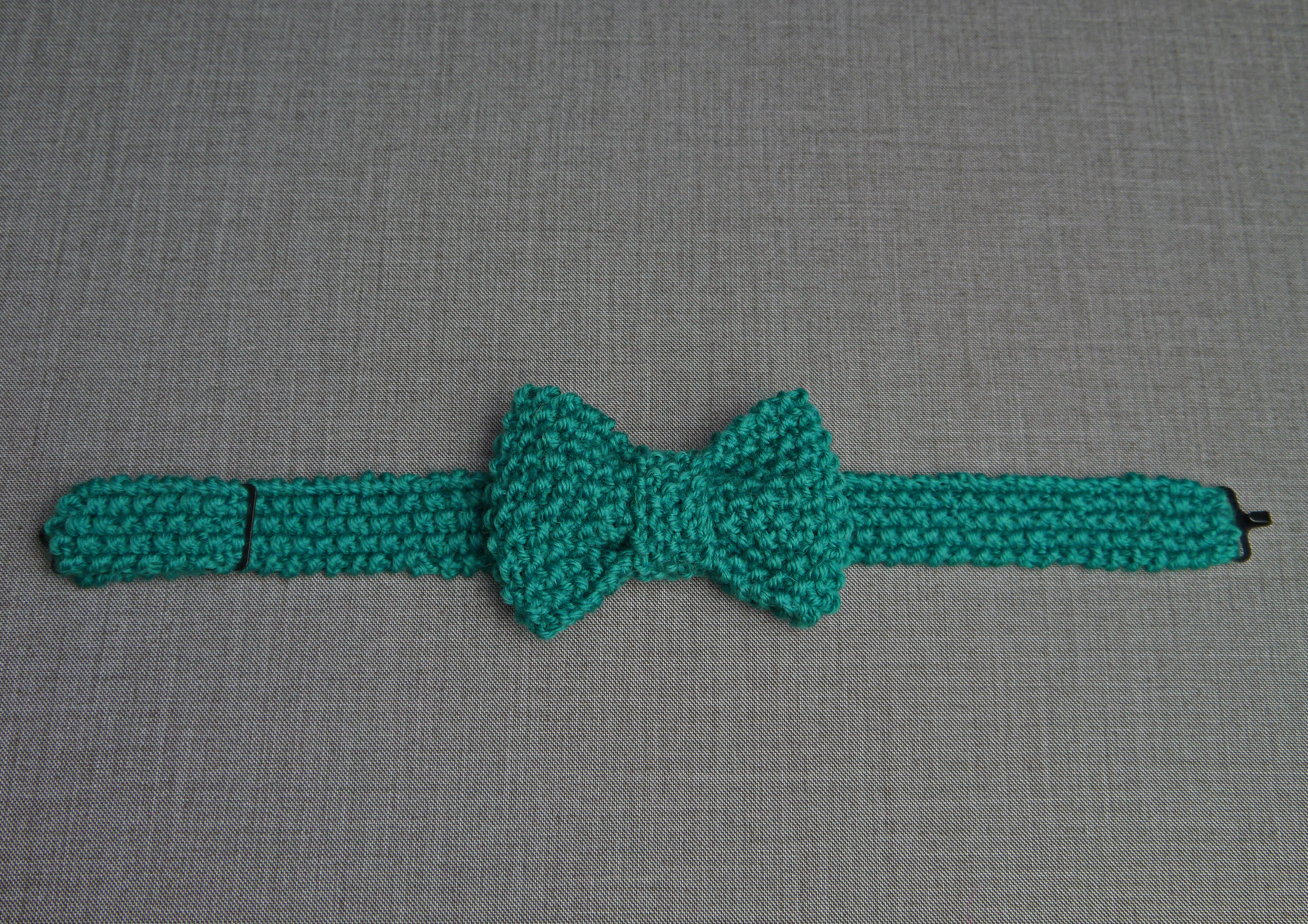 Bow tie knitting pattern by Julie And The Knits